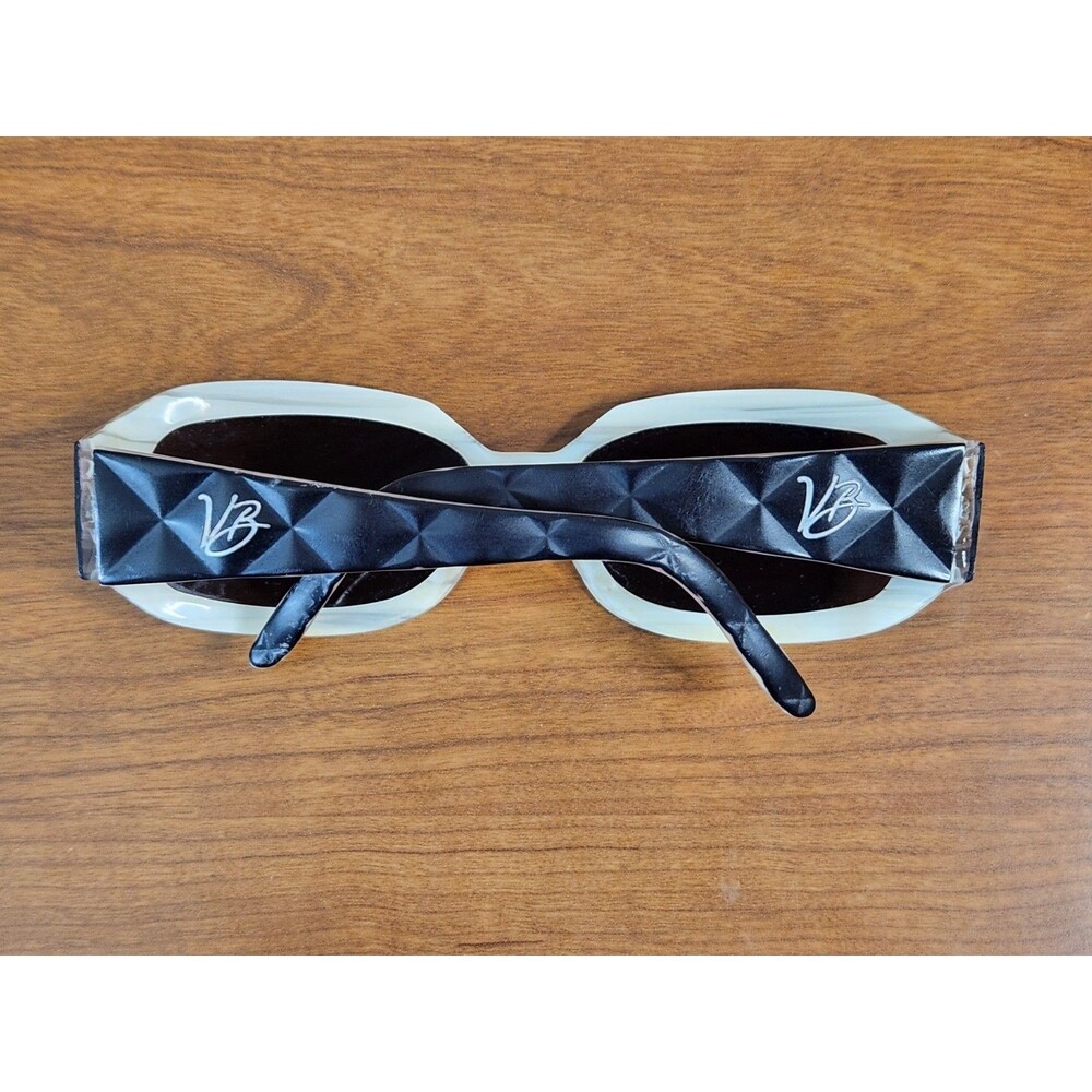 Vera Bradley 3502S Polarized Sunglasses – Black/Creme (BKM) – Model 3502S